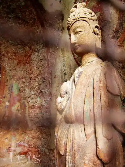 甘肃麦积山铁窗后的佛教艺术瑰宝