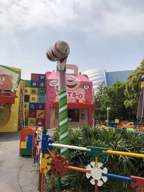 迪士尼皮克斯玩具总动员园区深度刷,带你揭秘泪目的小彩蛋亲子