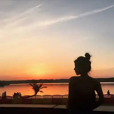 意境唯美女生qq头像一组18图