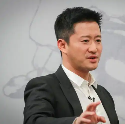 49岁吴京现身福建厦门拒绝保安护送态度强硬,毫不担心人身安全
