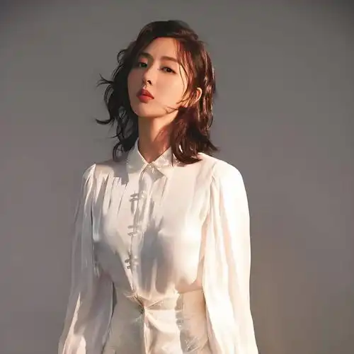 本是杨幂女助理,却因颜值太高被导演相中