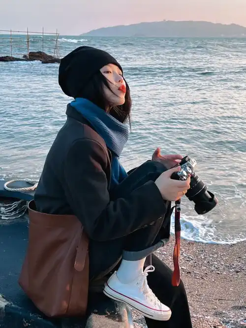 真人女生头像太阳强烈,水波温柔