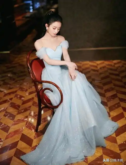 赵丽颖的蓝色纱裙原来这么仙这么美快来看看吧