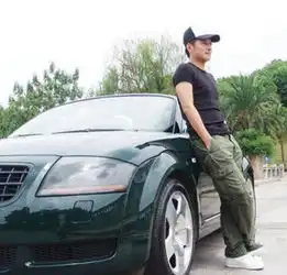 李维嘉暴瘦节目大哭,网友心疼,私下座驾却霸气奢华