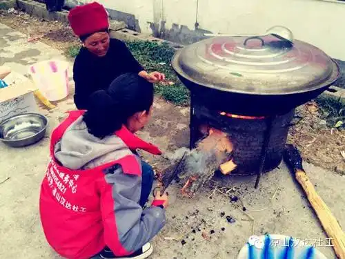 一年一度的彝族年又要到了,你家过年猪大吗