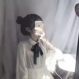 qq闺蜜头像两张分开的