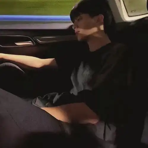 让人忍不住想cpdd的男生头像
