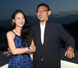 老公出名时自己还是个小女孩的10大女星