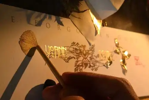 听说画画的都很有钱,看到他们后我信了