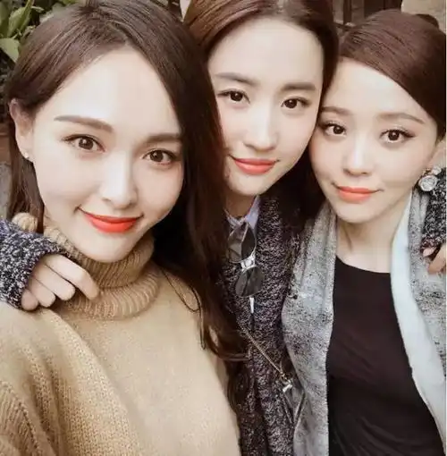 唐嫣同款脏橘色眼妆,你确定不学一学美炸的脏橘色眼妆