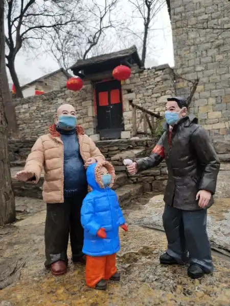 山东泥塑传人巧塑泥人向抗疫战士致敬