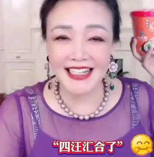 张兰晒与孙子旅行合照汪希箖戴墨镜酷帅像爸爸