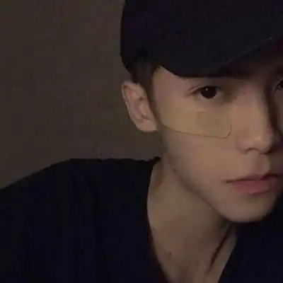 一甜绝美侧颜男生头像超a
