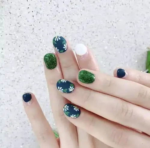 2019春季美甲图片,绿色小清新美甲,让你活力满满