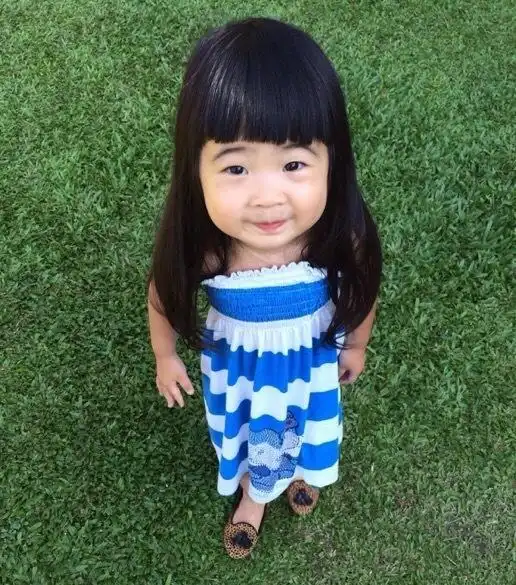 曹格的腿全家最短姐姐长出漂亮双眼皮,还和妈妈一样是腿精