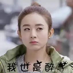 都说赵丽颖整容,看看她跟表妹的照片你就知道真相