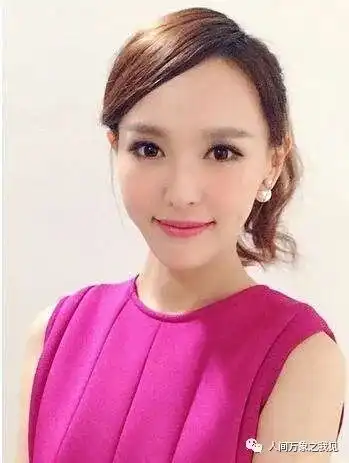 唐嫣刘诗诗后台同框,两人躲角落托腮聊悄悄话,她们两人真好