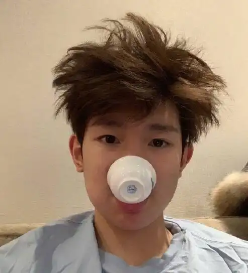 小鲜肉们的自拍比丑照,一个比一个角度刁钻