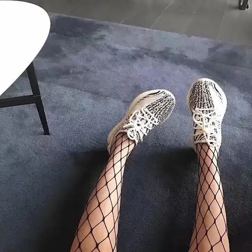 实拍yeezy350细节鉴赏看视频加图片就清楚知道了