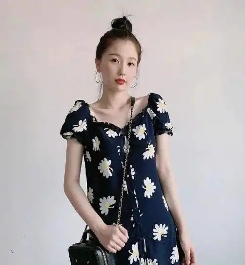 终于等到虞书欣穿不规则短裙,看她秀出来的腿,比lisa还优越