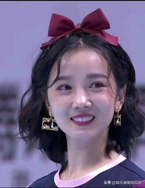 同样是红毯造型,有人美成在逃公主,有人却丑到无法直视