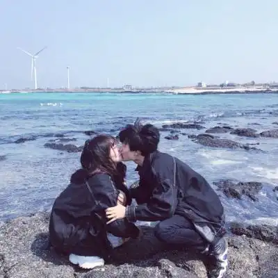 干净好看的情侣头像真人彻底的被你征服了