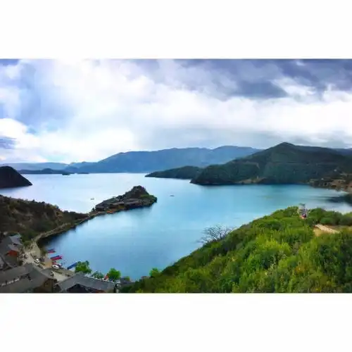 尽管絮絮叨叨,没完没了,但在云南有个快乐的我们