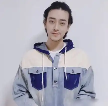你不知道的明星另一面趴着玩游戏,鲜肉变大叔,宅成神经质