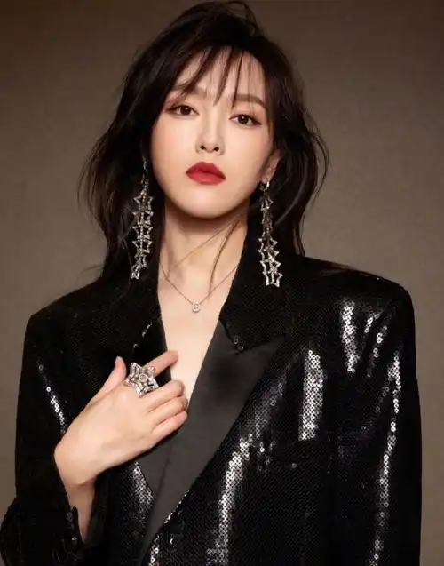 白玉兰奖提名难以服众,唐嫣直接越过马伊琍,追风者争议最大