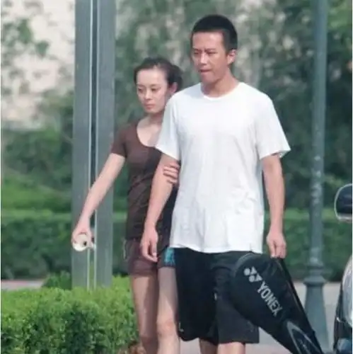 12岁父母离异,成名后力捧同父异母的妹妹,孙俪图什么