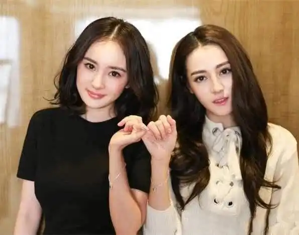 杨幂甜蜜喊话迪丽热巴我的胖迪,打破二人不和传闻