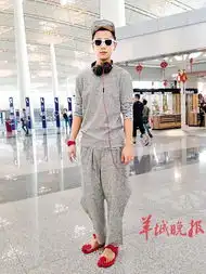 中国明星团亮相纽约时装周乌鸦装万岁裙雷死人