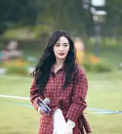 杨幂户外录节目,当她站在草坪上的时候,这腿我羡慕了