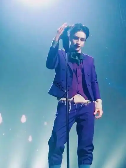 薛之谦扮小丑,将在本周播出的无限歌谣祭中献唱怪咖