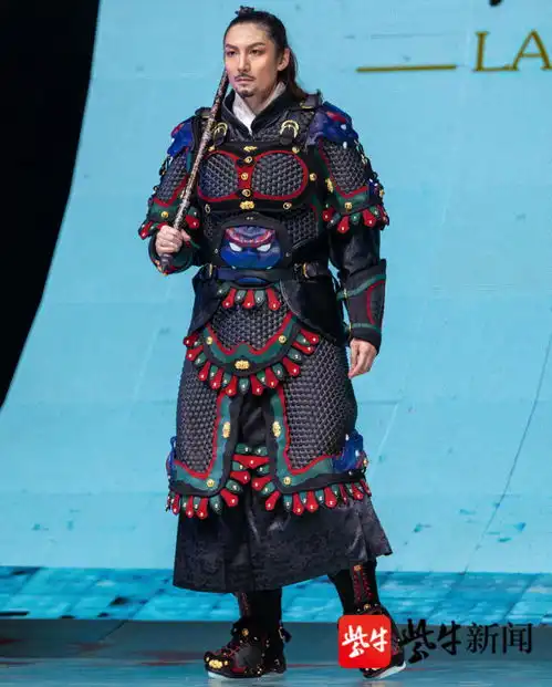 威武阳刚甲胄男团登上t台,汉服秀增添雄性荷尔蒙