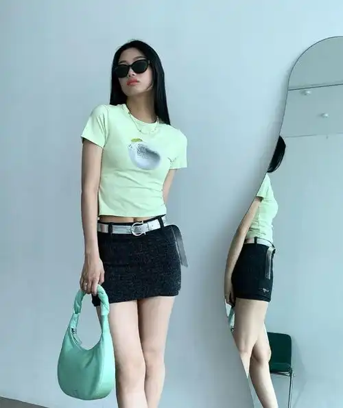 ins博主luvjayne私服每一套都绝绝子真的是清冷高级风的天花板
