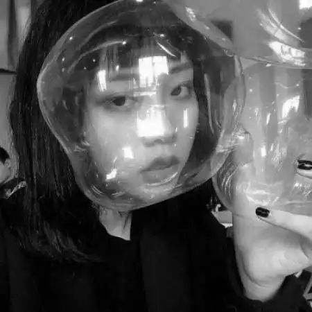 超奈斯的女头像黑白,青涩时光走向白发苍苍