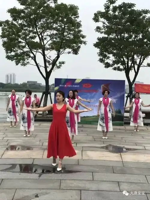 爱心向前走蒲公英课堂亲子绘画秀手绘风筝放飞希望绚灿敔山湾