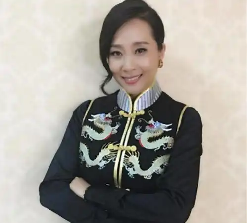 黑妹戚慧5次上春晚,巅峰时因丈夫病逝退圈,如今她在哪