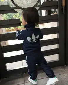 梁静茹家萌娃成小帅哥
