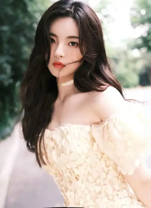 杨超越头像壁纸04