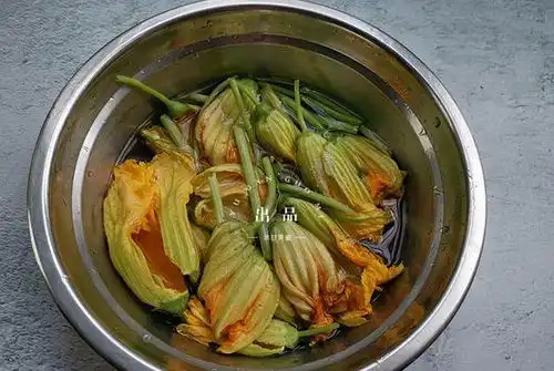 这种花亦蔬亦药,锅里煮一煮,清香鲜美,一直都喜欢