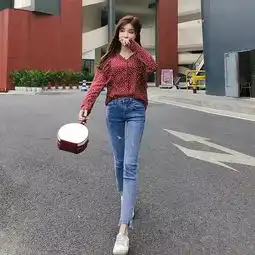 街拍美女小姐姐,微笑起来很甜啊