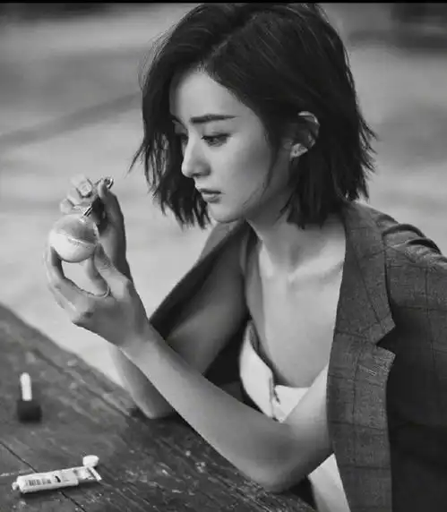 短发只有一次和无数次,剪了短发就不想留长了,不信你看赵丽颖