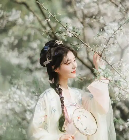 穿到七零来养娃她是娇滴滴的豪门小姐,穿成军区的泼辣军嫂池晚