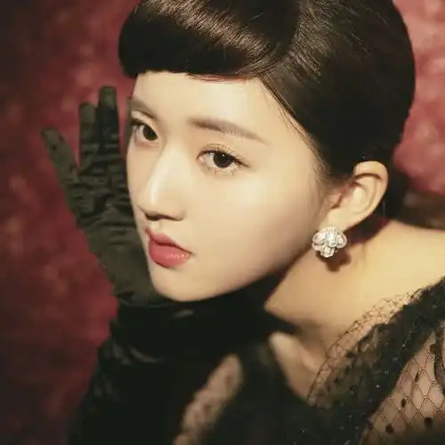 女明星cos赫本妆,杨幂老气赵丽颖灵动可爱,最惊艳的是她