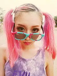 你说染发美不美eva