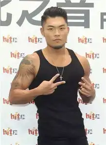 中秋福利来啦连小胖子李玖哲都变成了肌肉男,你还舍不得放下手里的那块月饼