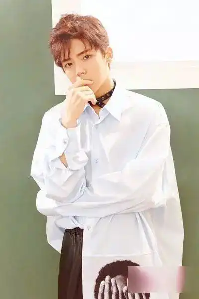 男生最新锅盖头发型打理技巧,轻松营造时尚帅气