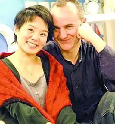 她嫁老外,恨千人一声的假唱,归隐山林却再次复出为何
